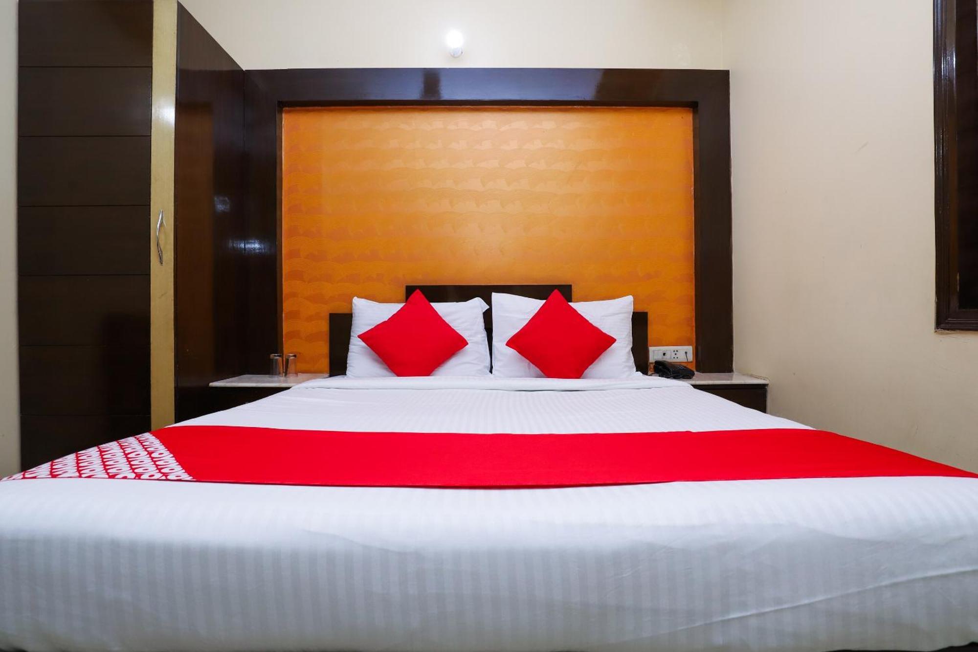 Hotel O J P Near Patel Nagar Metro Station 3*